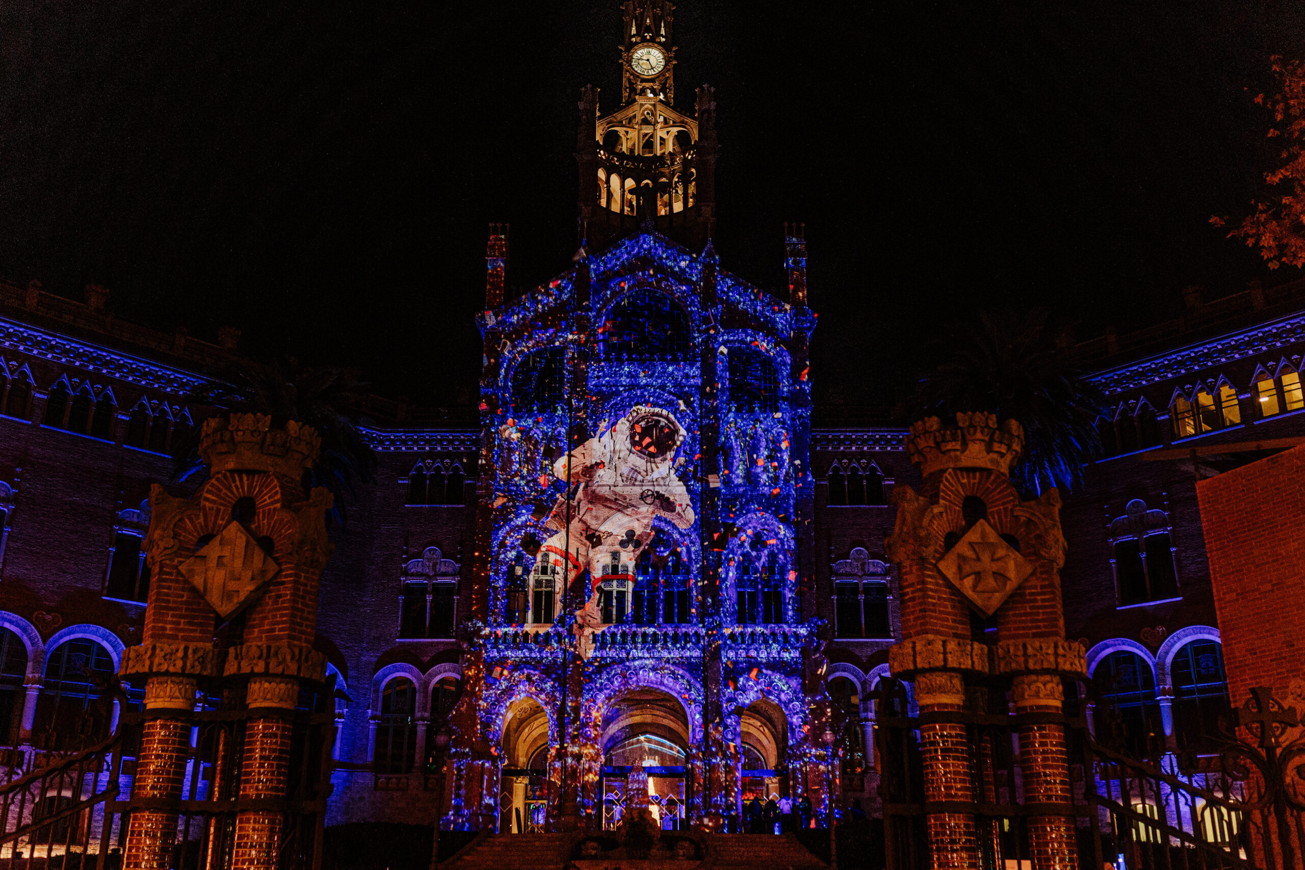 ximenez group, corporativa, arquitectura, barcelona, iluminación, fotografía nocturna, fotógrafa, fotografo, fotógrafa de arquitectura en Barcelona, fotografía arquitectónica Barcelona, fotografía corporativa Barcelona, fotografía profesional de iluminación, fotografía de eventos corporativos, fotografía de luces de Navidad, iluminación arquitectónica, fotografía urbana nocturna, fotografía de espacios urbanos, fotografía de instalaciones lumínicas