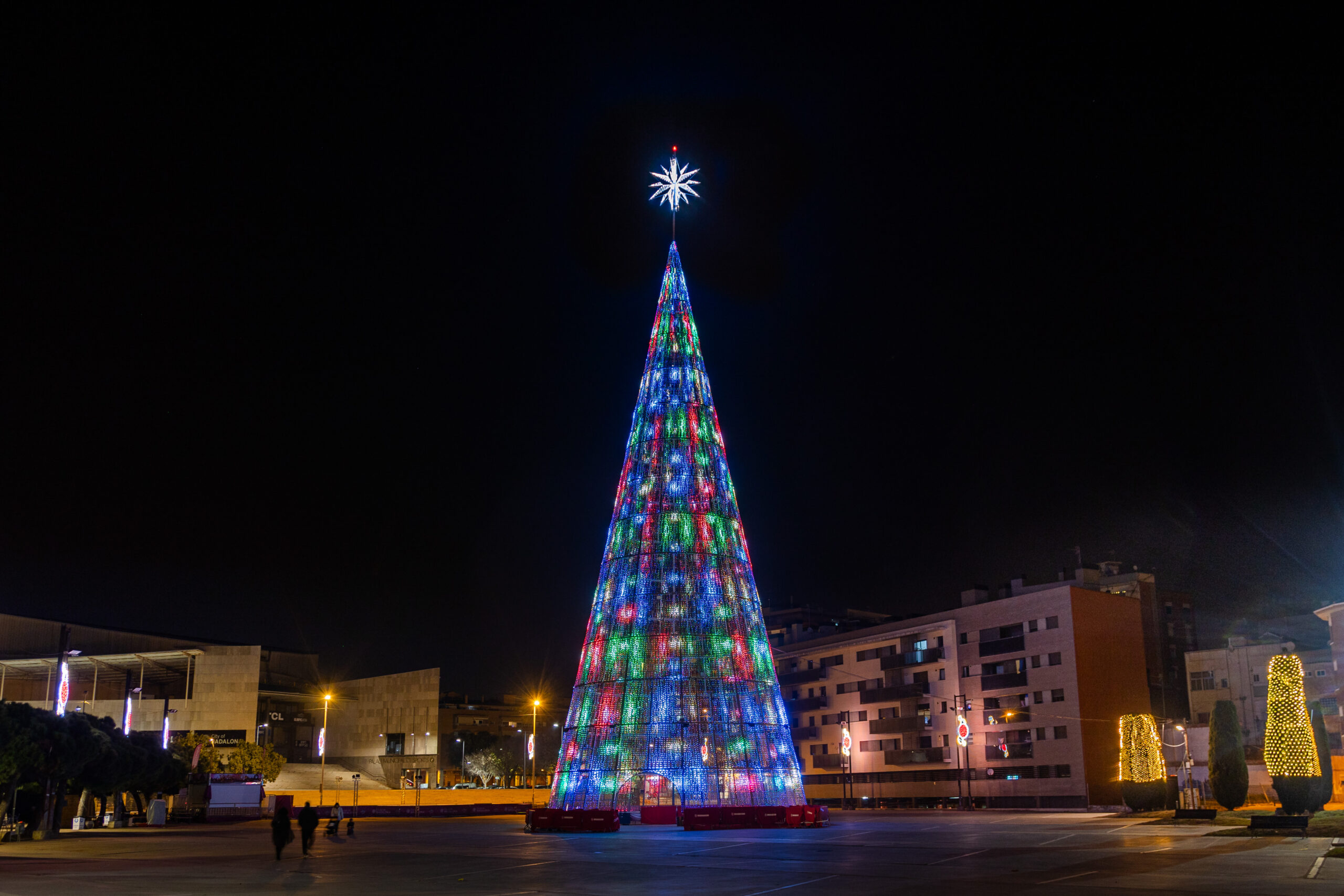 ximenez group, corporativa, arquitectura, barcelona, iluminación, fotografía nocturna, fotógrafa, fotografo, fotógrafa de arquitectura en Barcelona, fotografía arquitectónica Barcelona, fotografía corporativa Barcelona, fotografía profesional de iluminación, fotografía de eventos corporativos, fotografía de luces de Navidad, iluminación arquitectónica, fotografía urbana nocturna, fotografía de espacios urbanos, fotografía de instalaciones lumínicas