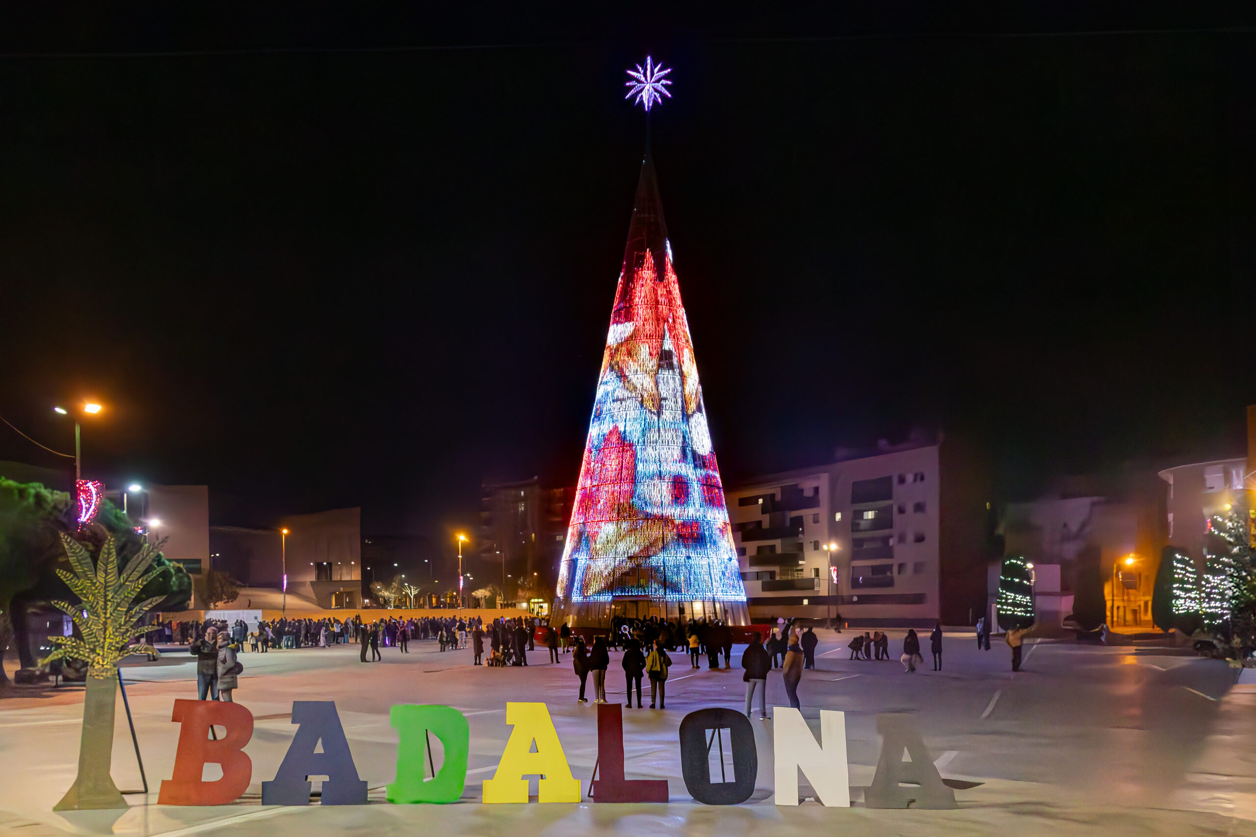 ximenez group, corporativa, arquitectura, barcelona, iluminación, fotografía nocturna, fotógrafa, fotografo, fotógrafa de arquitectura en Barcelona, fotografía arquitectónica Barcelona, fotografía corporativa Barcelona, fotografía profesional de iluminación, fotografía de eventos corporativos, fotografía de luces de Navidad, iluminación arquitectónica, fotografía urbana nocturna, fotografía de espacios urbanos, fotografía de instalaciones lumínicas