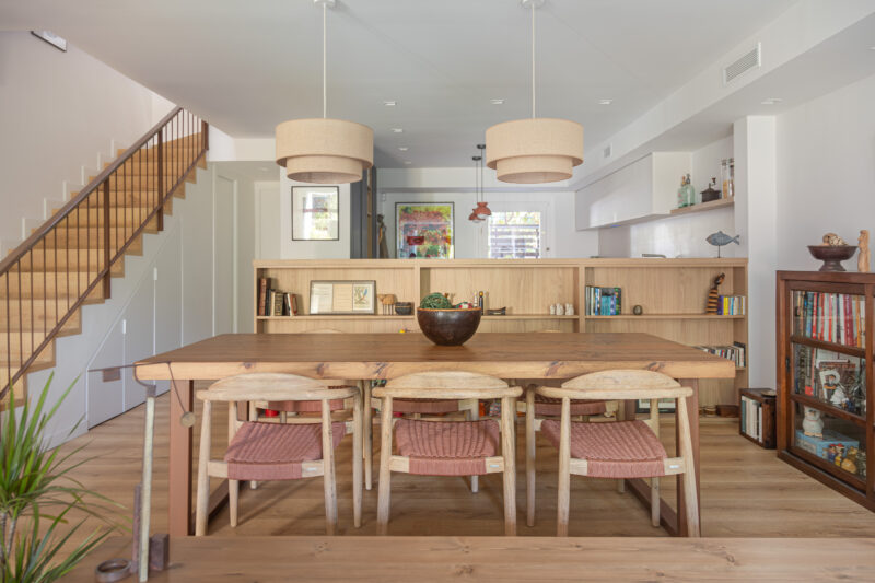Fotografía de cocina reformada con diseño actual y funcional