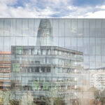 Oficinas de Elastic en el distrito 22@ District de Barcelona con diseño interior contemporáneo y espacios abiertos de trabajo.