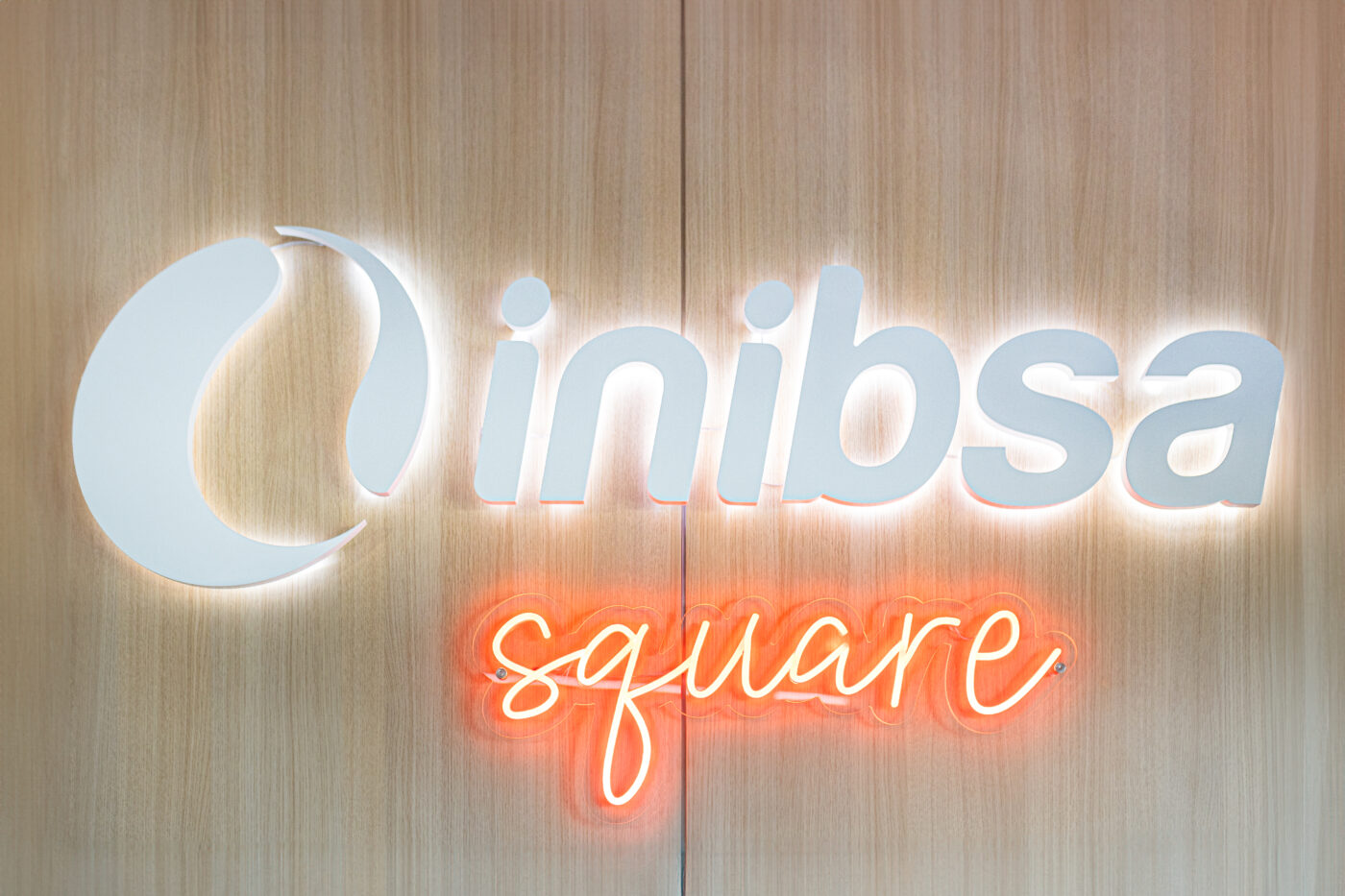 Interiorismo de oficinas con enfoque en bienestar y experiencia del empleado
