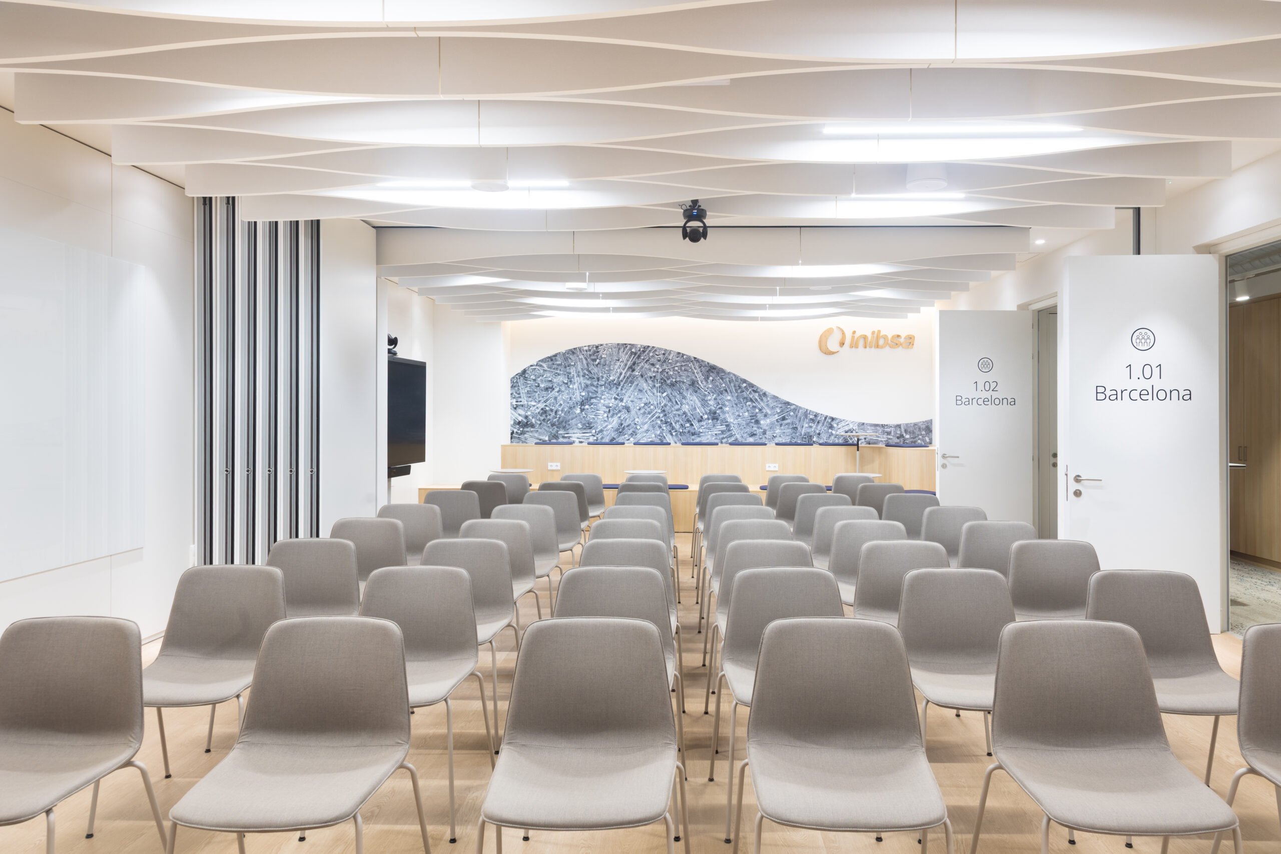 Oficinas corporativas en Barcelona con distribución abierta y luz natural